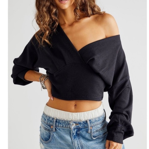 We The Free Tops - SALE🎈NWOT BLACK WE THE FREE DOLMAN SLEEVE THERMAL TOP WITH V NECK!